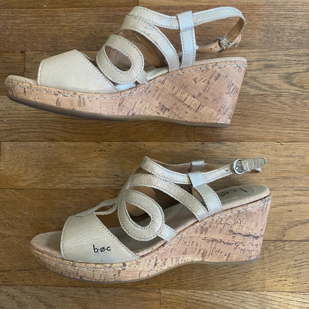 Born Concept Wedge Shoe Heel Gold Cork Size 9 Womens
